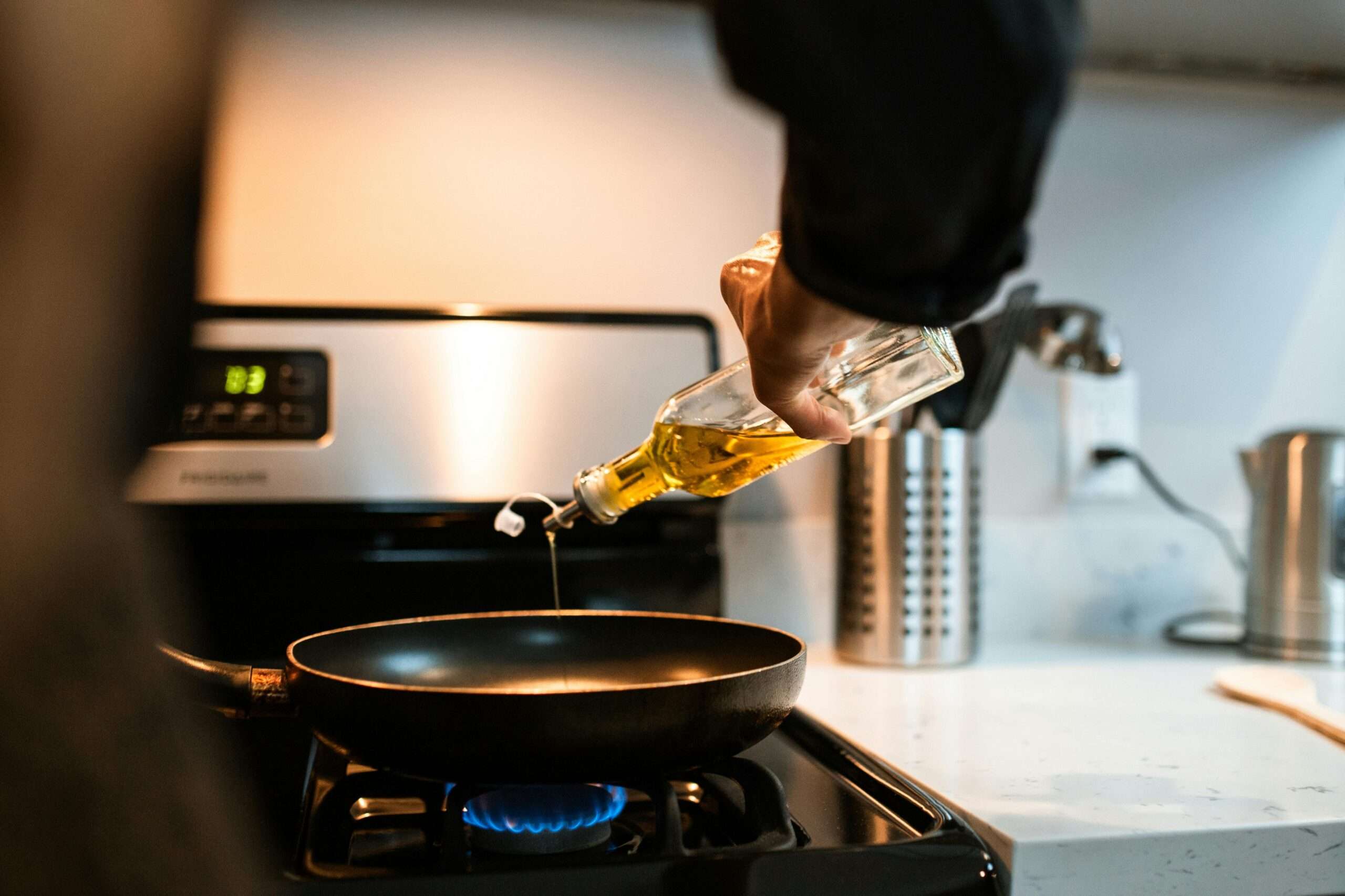 How to Dispose of Cooking Oil Safely – Guidelines & Eco-Friendly Tips